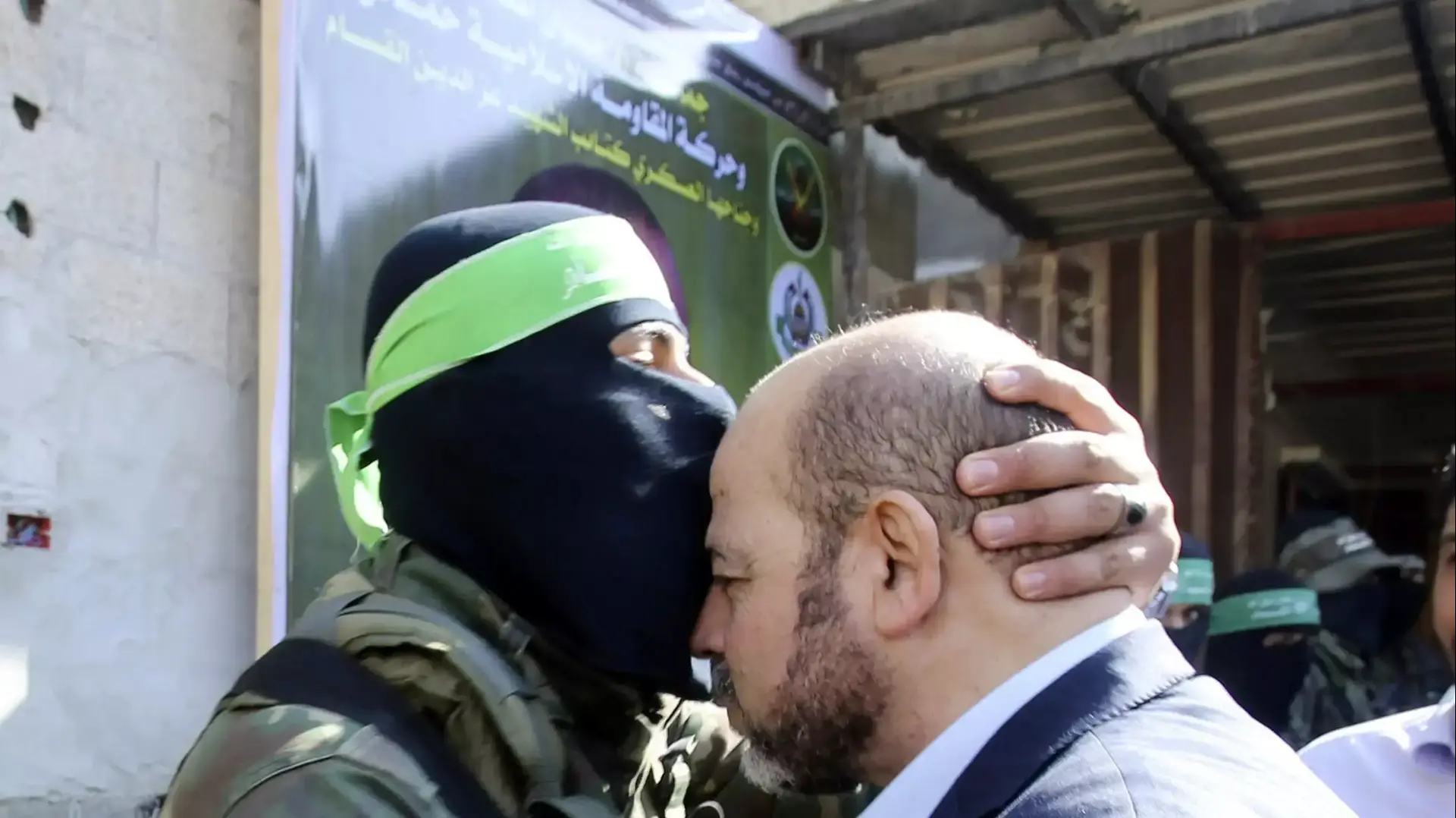 בכיר חמאס מוסא אבו מרזוק מבקר בסוכת האבלים של משפחתו של מוחמד אבו שימאלה שחוסל. רפיח, 28 באוגוסט 2014 בכיר חמאס מוסא אבו מרזוק מבקר בסוכת האבלים של משפחתו של מוחמד אבו שימאלה שחוסל. רפיח, 28 באוגוסט 2014