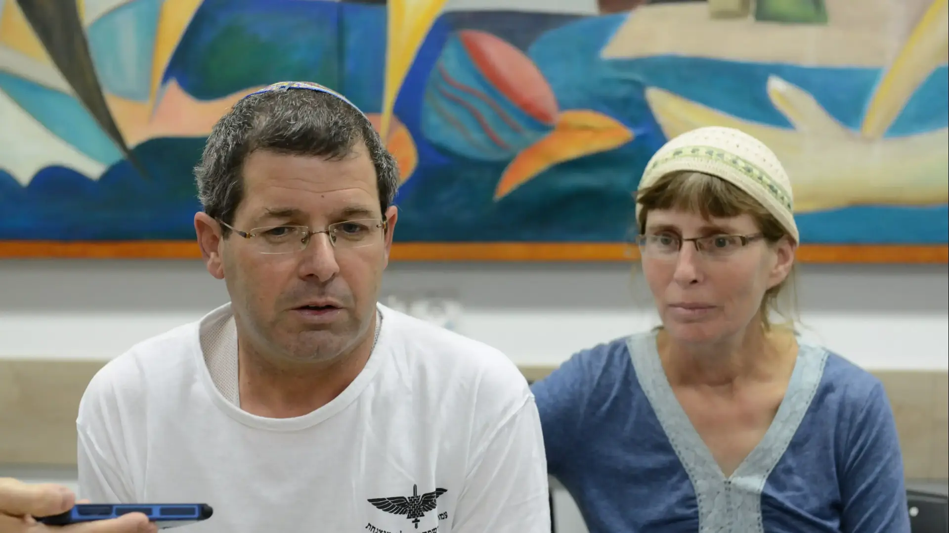 שמעון ונעמי שלו הוריו של שחר שנפטר מפצעיו. אוגוסט 2014 שמעון ונעמי שלו הוריו של שחר שנפטר מפצעיו. אוגוסט 2014