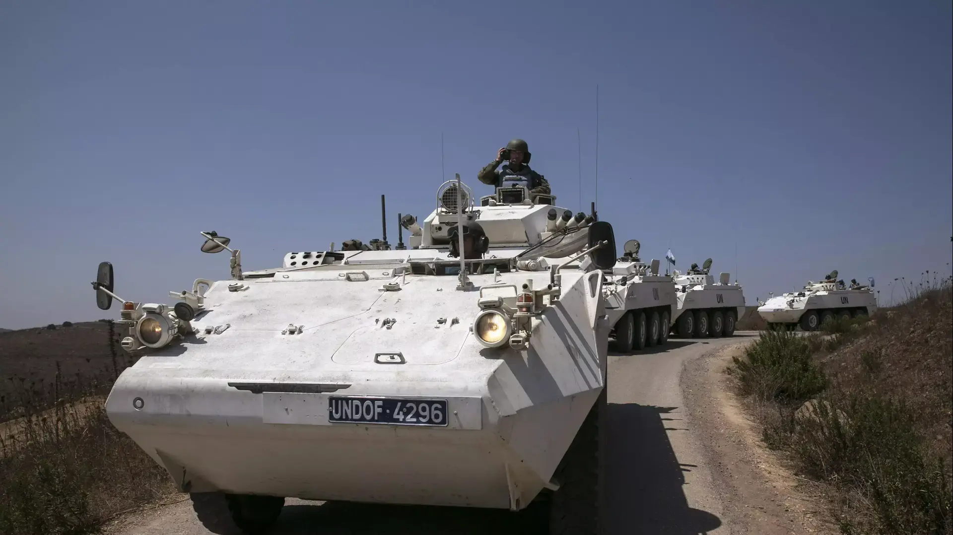 משורינים של כוח אונדו"ף של האו"ם בדרך מרמת הגולן אל מחוז קוניטרה סוריה, 31 באוגוסט 2014 משורינים של כוח אונדו"ף של האו"ם בדרך מרמת הגולן אל מחוז קוניטרה סוריה, 31 באוגוסט 2014
