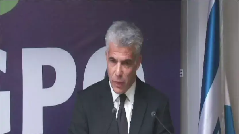 שר האוצר יאיר לפיד במסיבת עיתונאים לתקשורת הזרה. אוגוסט 2014 שר האוצר יאיר לפיד במסיבת עיתונאים לתקשורת הזרה. אוגוסט 2014