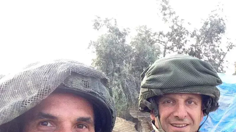 מימין, תא"ל איתי וירוב שמונה למפקד עוצבת "שועלי הדרום" בפיקוד הדרום. אוגוסט 2014 מימין, תא"ל איתי וירוב שמונה למפקד עוצבת "שועלי הדרום" בפיקוד הדרום. אוגוסט 2014