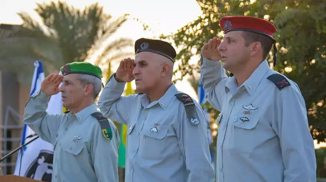 תת-אלוף איתי וירוב שמונה למפקד עוצבת "שועלי הדרום" בפיקוד הדרום, מפקד פיקוד הדרום, אלוף שלמה (סמי) תורג'מן ותת-אלוף מיקי אדלשטיין שמסיים את תפקידו כמפקד עוצבת "שועלי הדרום" בפיקוד הדרום. אוגוסט 2014