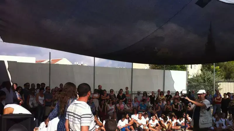 חומת הפרדה שבנתה עיריית בית שמש להפריד בין חילונים לחרדים בבית ספר 1 בספטמבר 2014 חומת הפרדה שבנתה עיריית בית שמש להפריד בין חילונים לחרדים בבית ספר 1 בספטמבר 2014