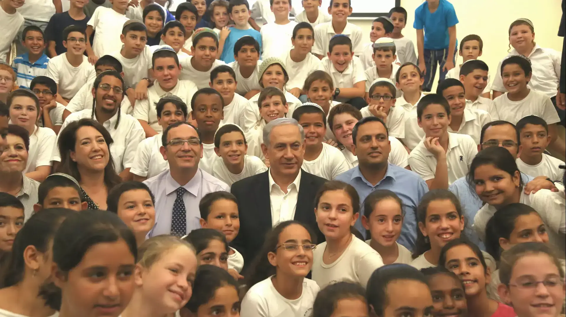 ראש הממשלה בנימין נתניהו ושר החינוך שי פירון בפתיחת שנת הלימודים בבית ספר תורני חדש בשדרות וביישוב מבועים. ספטמבר 2014