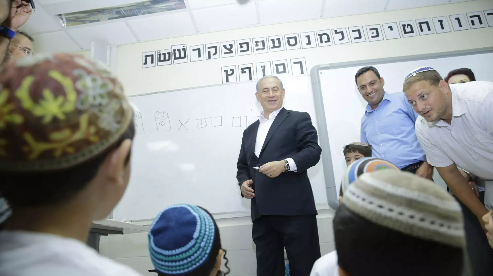 ראש הממשלה בנימין נתניהו בפתיחת שנת הלימודים בשדרות, ספטמבר 2014