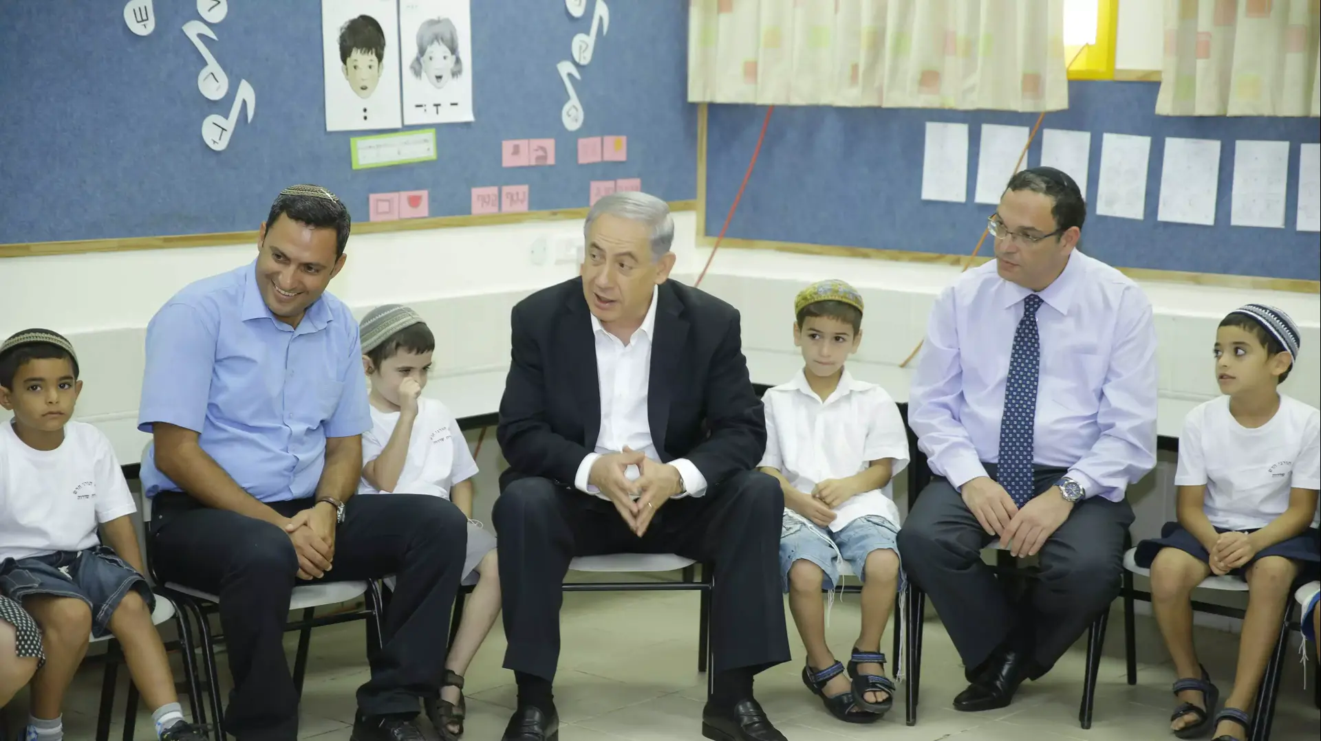 ראש הממשלה בנימין נתניהו בפתיחת שנת הלימודים בשדרות, ספטמבר 2014 ראש הממשלה בנימין נתניהו בפתיחת שנת הלימודים בשדרות, ספטמבר 2014