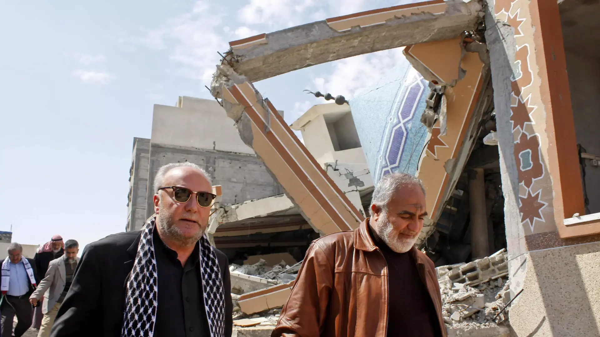חבר הפרלמנט הבריטי ג'ורג' גאלווי עם איסמעיל הניה בעזה חבר הפרלמנט הבריטי ג'ורג' גאלווי עם איסמעיל הניה בעזה