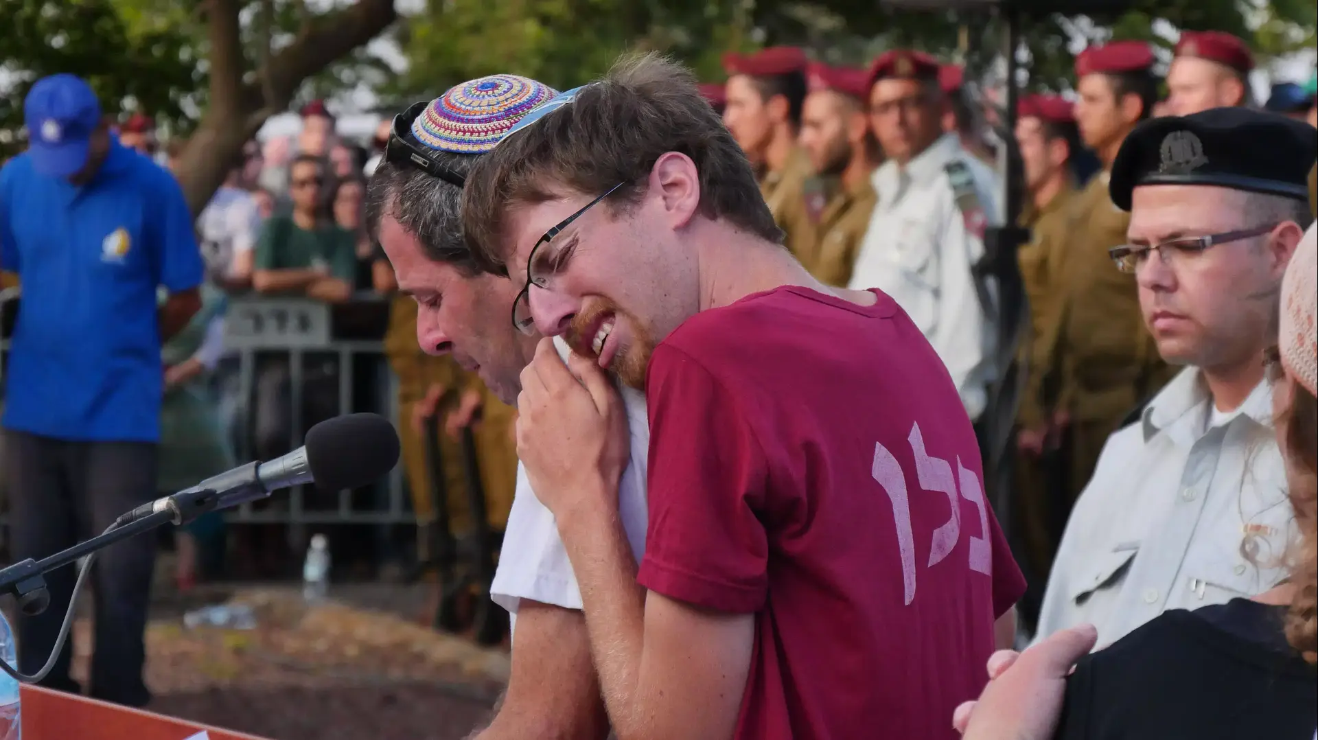 הלווייתו של שחר שלו, לוחם הצנחנים שנפטר מפצעיו במבצע צוק איתן, ספטמבר 2014