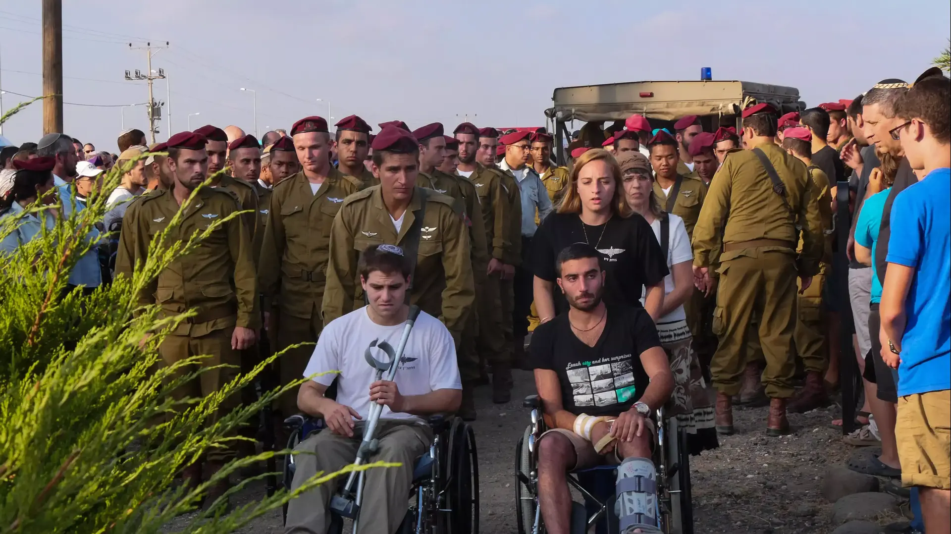 הלווייתו של שחר שלו, לוחם הצנחנים שנפטר מפצעיו במבצע צוק איתן, ספטמבר 2014 הלווייתו של שחר שלו, לוחם הצנחנים שנפטר מפצעיו במבצע צוק איתן, ספטמבר 2014
