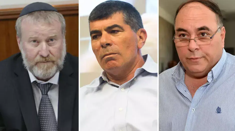 גבי אשכנזי, אבי בניהו, אביחי מנדלבליט גבי אשכנזי, אבי בניהו, אביחי מנדלבליט