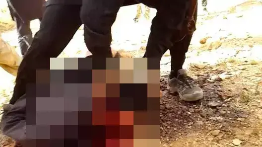 דאעש ערף את ראשו של שבוי לבנוני נוסף דאעש ערף את ראשו של שבוי לבנוני נוסף