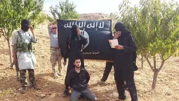 דאעש ערף את ראשו של שבוי לבנוני נוסף דאעש ערף את ראשו של שבוי לבנוני נוסף