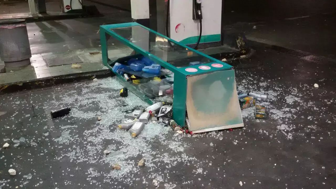 עשרות התפרעו בירושלים במחאה על מות נער פלסטיני מירי של המשטרה עשרות התפרעו בירושלים במחאה על מות נער פלסטיני מירי של המשטרה