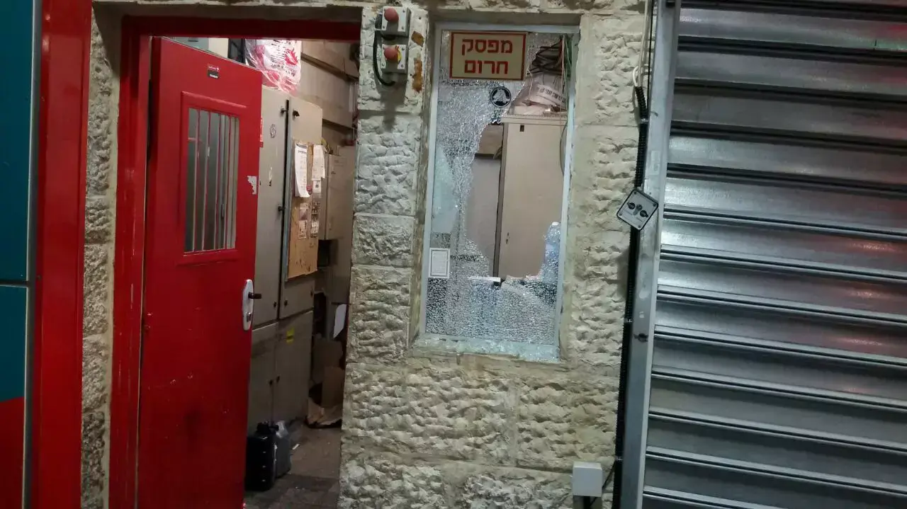 עשרות התפרעו בירושלים במחאה על מות נער פלסטיני מירי של המשטרה עשרות התפרעו בירושלים במחאה על מות נער פלסטיני מירי של המשטרה