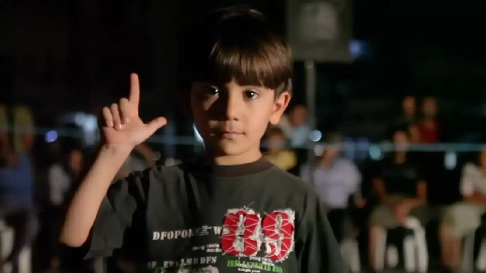 אנשי ?המדינה האיסלאמית? (לשעבר דאעש) מניפים אצבע במחוות ?תכביר? - 2014