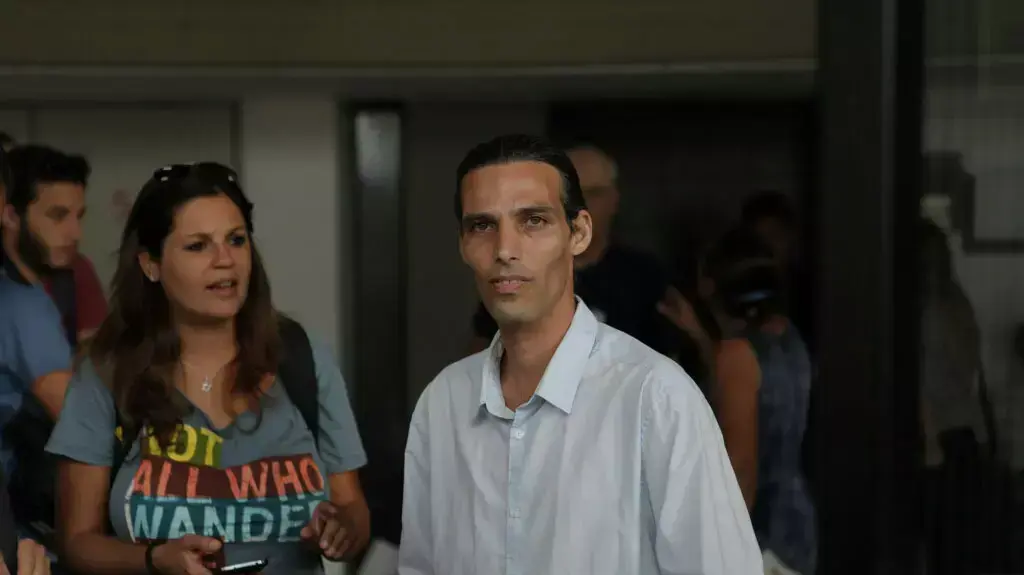 בנו של גואל רצון, יגאל, בהכרעת הדין במשפטו של אביו, ספטמבר 2014 בנו של גואל רצון, יגאל, בהכרעת הדין במשפטו של אביו, ספטמבר 2014