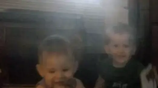 שניים מילדיו של טימותי ריי ג'ונס ג'וניור שנרצחו ביער באלבמה, ספטמבר 2014 שניים מילדיו של טימותי ריי ג'ונס ג'וניור שנרצחו ביער באלבמה, ספטמבר 2014