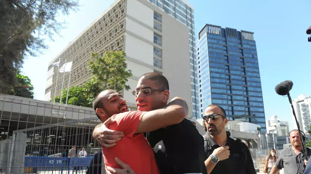 מוטי חסין לאחר הזיכוי יוצא לחופשי, מחוץ לבית המשפט המחוזי תל אביב. ספטמבר 2014 מוטי חסין לאחר הזיכוי יוצא לחופשי, מחוץ לבית המשפט המחוזי תל אביב. ספטמבר 2014