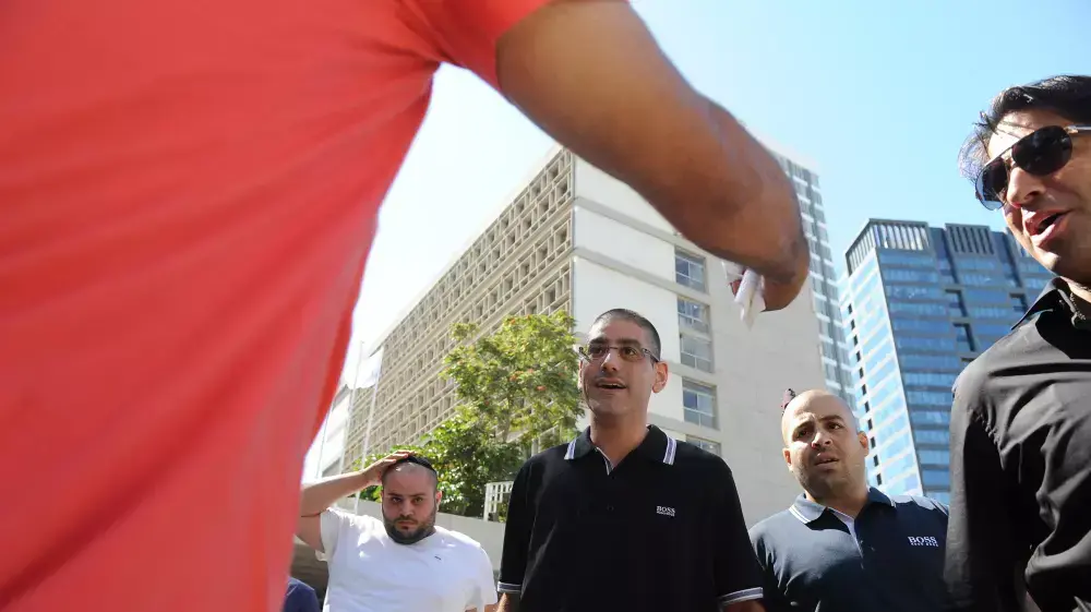 מוטי חסין לאחר הזיכוי יוצא לחופשי, מחוץ לבית המשפט המחוזי תל אביב. ספטמבר 2014 מוטי חסין לאחר הזיכוי יוצא לחופשי, מחוץ לבית המשפט המחוזי תל אביב. ספטמבר 2014
