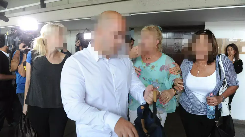 בני משפחת האב הנאשם בטלטול התאומים בהכרעת הדין לאחר הרשעתו, מחוזי תל אביב, ספטמבר 2014 בני משפחת האב הנאשם בטלטול התאומים בהכרעת הדין לאחר הרשעתו, מחוזי תל אביב, ספטמבר 2014