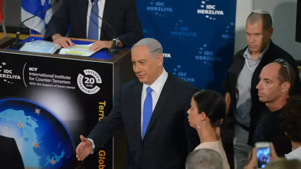 בנימין נתניהו בכנס של המכון למדיניות נגד טרור בבינתחומי, הרצליה. ספטמבר 2014 בנימין נתניהו בכנס של המכון למדיניות נגד טרור בבינתחומי, הרצליה. ספטמבר 2014