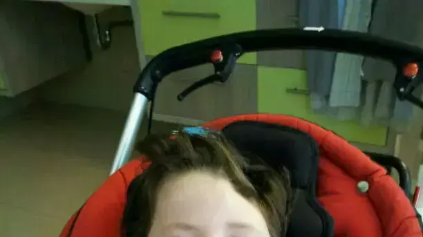 אדל ביטון חוזרת הביתה שנה וחצי לאחר הפיגוע, ספטמבר 2014 אדל ביטון חוזרת הביתה שנה וחצי לאחר הפיגוע, ספטמבר 2014