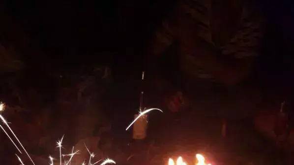 חבריו של סמל-ראשון דניאל פומרנץ שנהג בעזה חגגו לו יום הולדת סביב קברו חבריו של סמל-ראשון דניאל פומרנץ שנהג בעזה חגגו לו יום הולדת סביב קברו