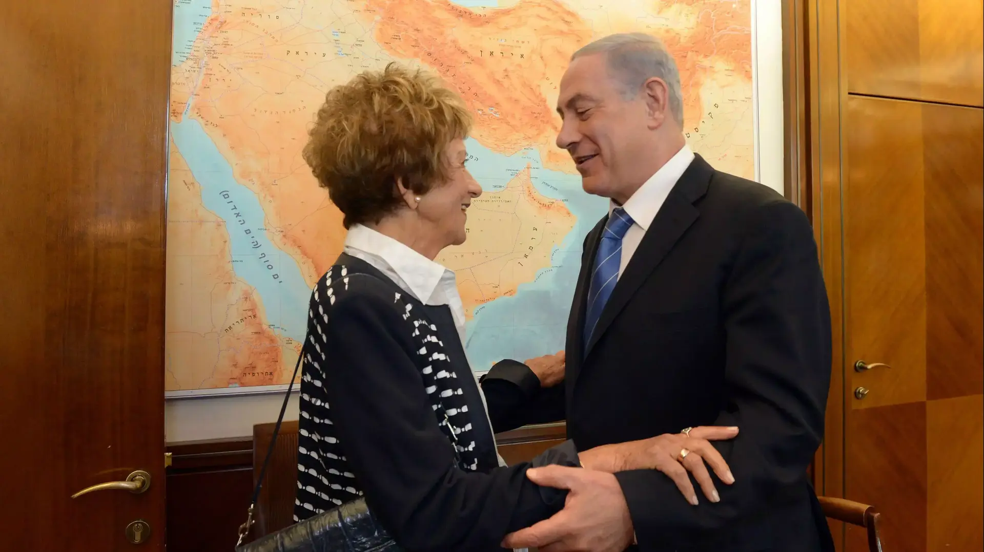 ראש הממשלה בנימין נתניהו נפגש לאחר למעלה מ-50 שנה עם רות רובינשטיין - מי שהייתה המחנכת שלו בבית הספר היסודי, 15 בספטמבר 2014 ראש הממשלה בנימין נתניהו נפגש לאחר למעלה מ-50 שנה עם רות רובינשטיין - מי שהייתה המחנכת שלו בבית הספר היסודי, 15 בספטמבר 2014
