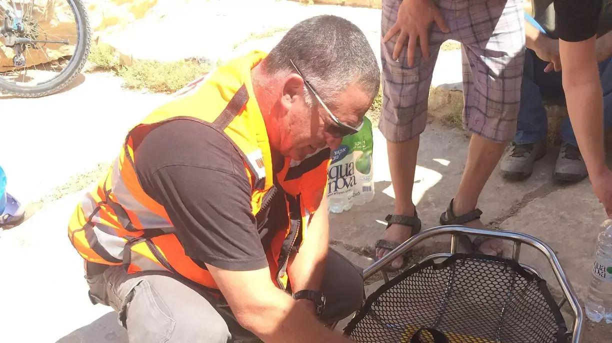 במבצע מסובך הצילו מתנדבי "איחוד הצלה" ואנשי יחידת החילוץ "הר הנגב" כלב שנפל לתהום של 30 מטרים במצפה רמון, ספטמבר 2014 במבצע מסובך הצילו מתנדבי "איחוד הצלה" ואנשי יחידת החילוץ "הר הנגב" כלב שנפל לתהום של 30 מטרים במצפה רמון, ספטמבר 2014