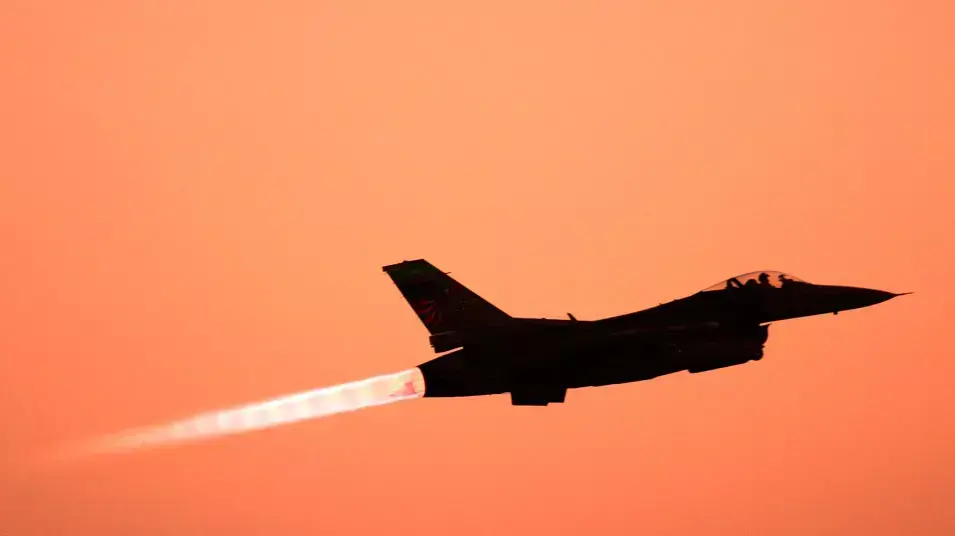 מטוס קרב מדגם F-16 של חיל האוויר האמריקני מטוס קרב מדגם F-16 של חיל האוויר האמריקני