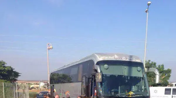 פעולות החייאה בבן 13 שנפצע קשה מאוטובוס סמוך לבית הספר בכפר מנחם, ספטמבר 2014 פעולות החייאה בבן 13 שנפצע קשה מאוטובוס סמוך לבית הספר בכפר מנחם, ספטמבר 2014