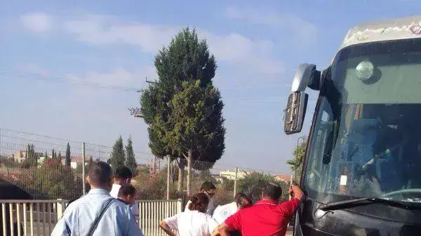 פעולות החייאה בבן 13 שנפצע קשה מאוטובוס סמוך לבית הספר בכפר מנחם, ספטמבר 2014 פעולות החייאה בבן 13 שנפצע קשה מאוטובוס סמוך לבית הספר בכפר מנחם, ספטמבר 2014