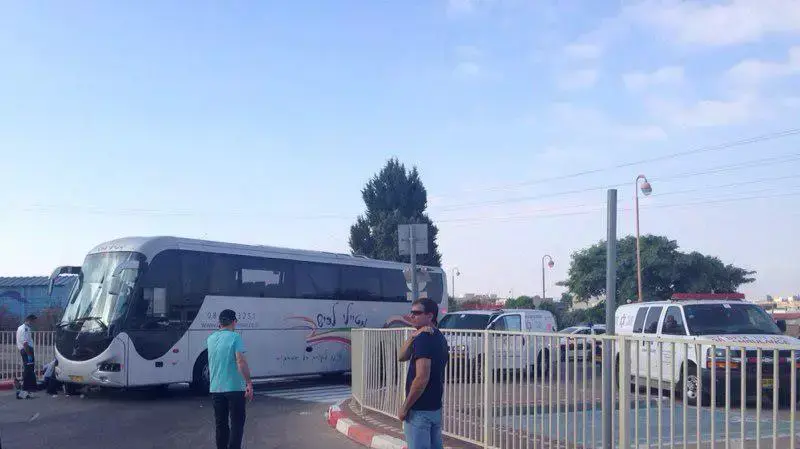 פעולות החייאה בבן 13 שנפצע קשה מאוטובוס סמוך לבית הספר בכפר מנחם, ספטמבר 2014 פעולות החייאה בבן 13 שנפצע קשה מאוטובוס סמוך לבית הספר בכפר מנחם, ספטמבר 2014