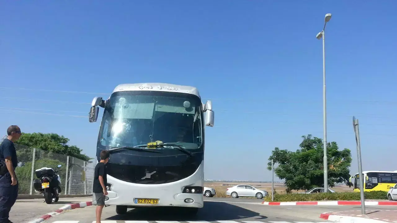 שחזור התאונה בה נדרס הבוקר בן 13 ע"י אוטובוס הסעות בכפר מנחם, ספטמבר 2014