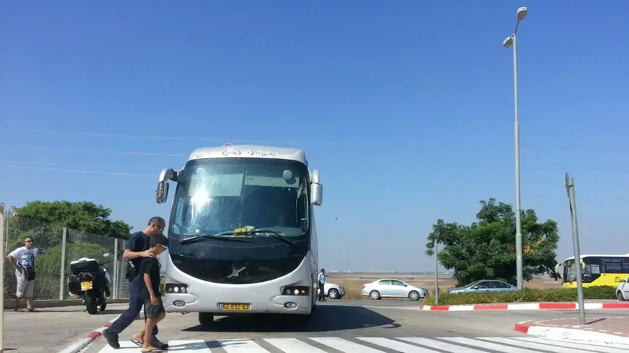 שחזור התאונה בה נדרס הבוקר בן 13 ע"י אוטובוס הסעות בכפר מנחם, ספטמבר 2014 שחזור התאונה בה נדרס הבוקר בן 13 ע"י אוטובוס הסעות בכפר מנחם, ספטמבר 2014