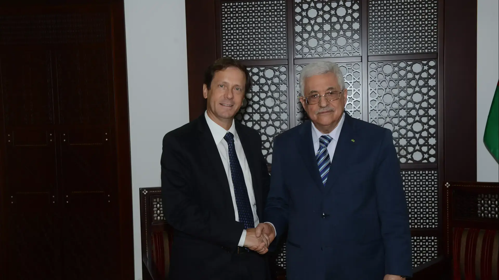 פגישת ראש האופוזיציה יצחק הרצוג ויו"ר הרשות הפלסטינית אבו מאזן פגישת ראש האופוזיציה יצחק הרצוג ויו"ר הרשות הפלסטינית אבו מאזן