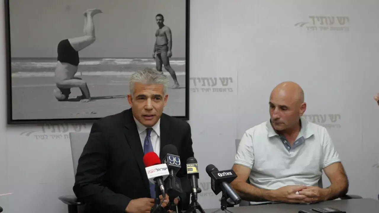 השר יאיר לפיד בישיבת סיעה, ספטמבר 2014 השר יאיר לפיד בישיבת סיעה, ספטמבר 2014