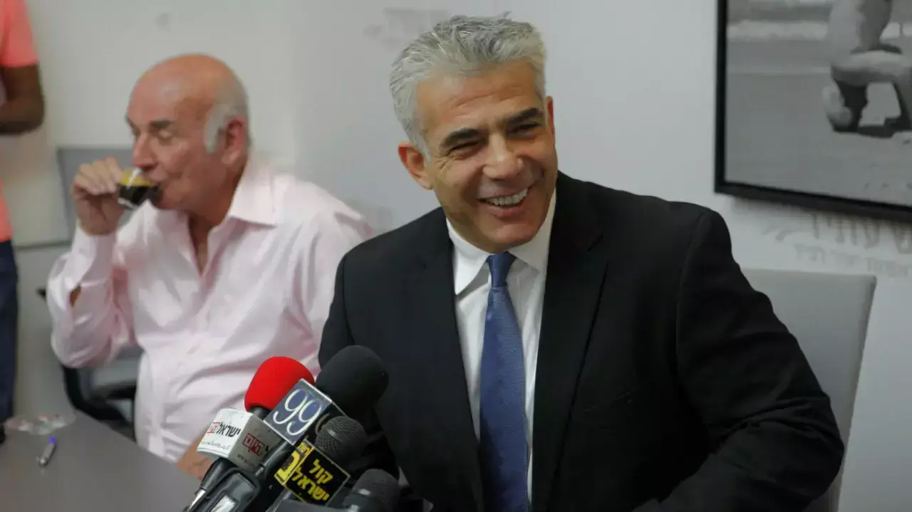 השר יאיר לפיד בישיבת סיעה, ספטמבר 2014 השר יאיר לפיד בישיבת סיעה, ספטמבר 2014