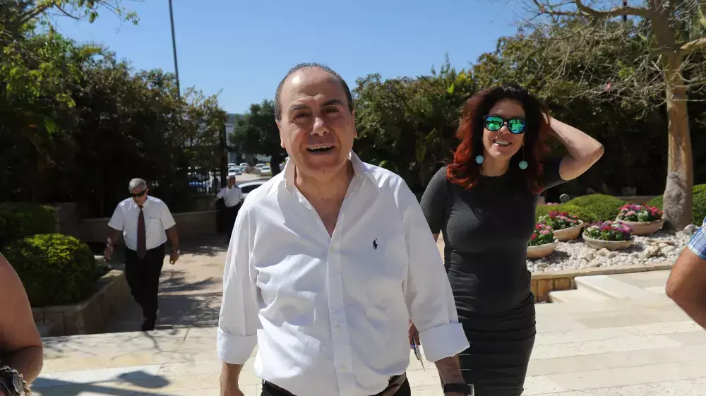 סילבן שלום ורעייתו ג'ודי ניר מוזס שלום בחתונתו של יו"ר ההסתדרות לשעבר עופר עיני, 19 בספטמבר 2014 סילבן שלום ורעייתו ג'ודי ניר מוזס שלום בחתונתו של יו"ר ההסתדרות לשעבר עופר עיני, 19 בספטמבר 2014