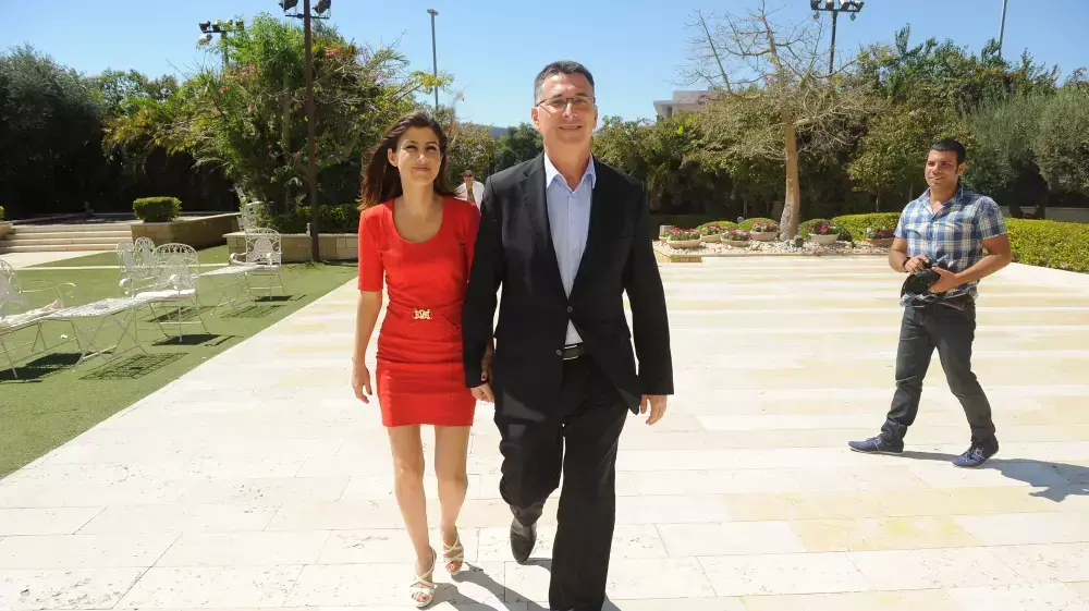 גדעון סער וגאולה אבן בחתונתו של יו"ר ההסתדרות לשעבר עופר עיני, 19 בספטמבר 2014 גדעון סער וגאולה אבן בחתונתו של יו"ר ההסתדרות לשעבר עופר עיני, 19 בספטמבר 2014