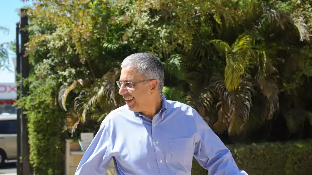 מנכ"ל בנק הפועלים ציון קינן בחתונה של עופר עיני, 19 בספטמבר 2014 מנכ"ל בנק הפועלים ציון קינן בחתונה של עופר עיני, 19 בספטמבר 2014