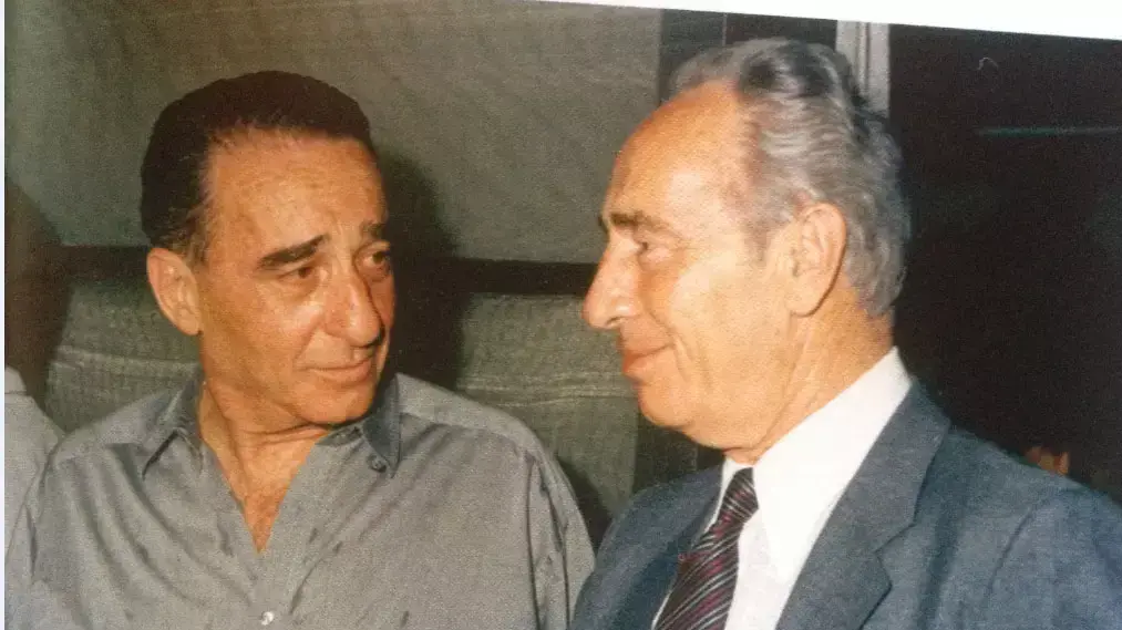 מיכאל מייק הררי עם שמעון פרס, שכיהן כראש ממשלה מיכאל מייק הררי עם שמעון פרס, שכיהן כראש ממשלה