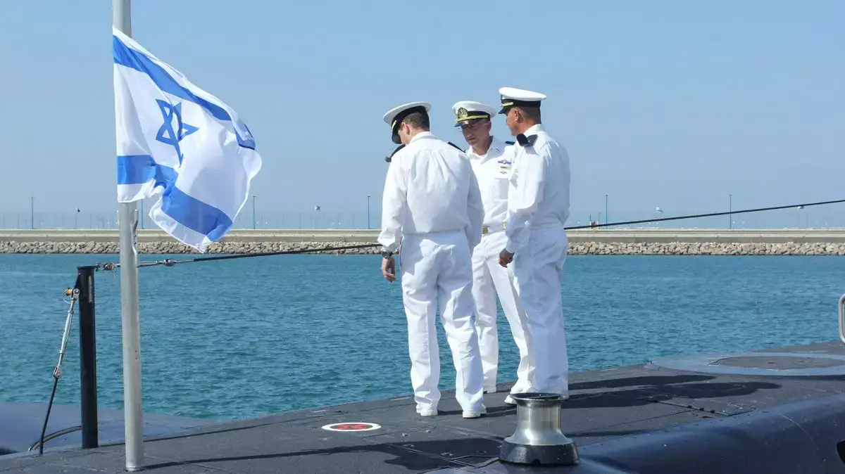 הצוללת אח"י תנין מגיע לנמל חיפה, ספטמבר 2014 הצוללת אח"י תנין מגיע לנמל חיפה, ספטמבר 2014
