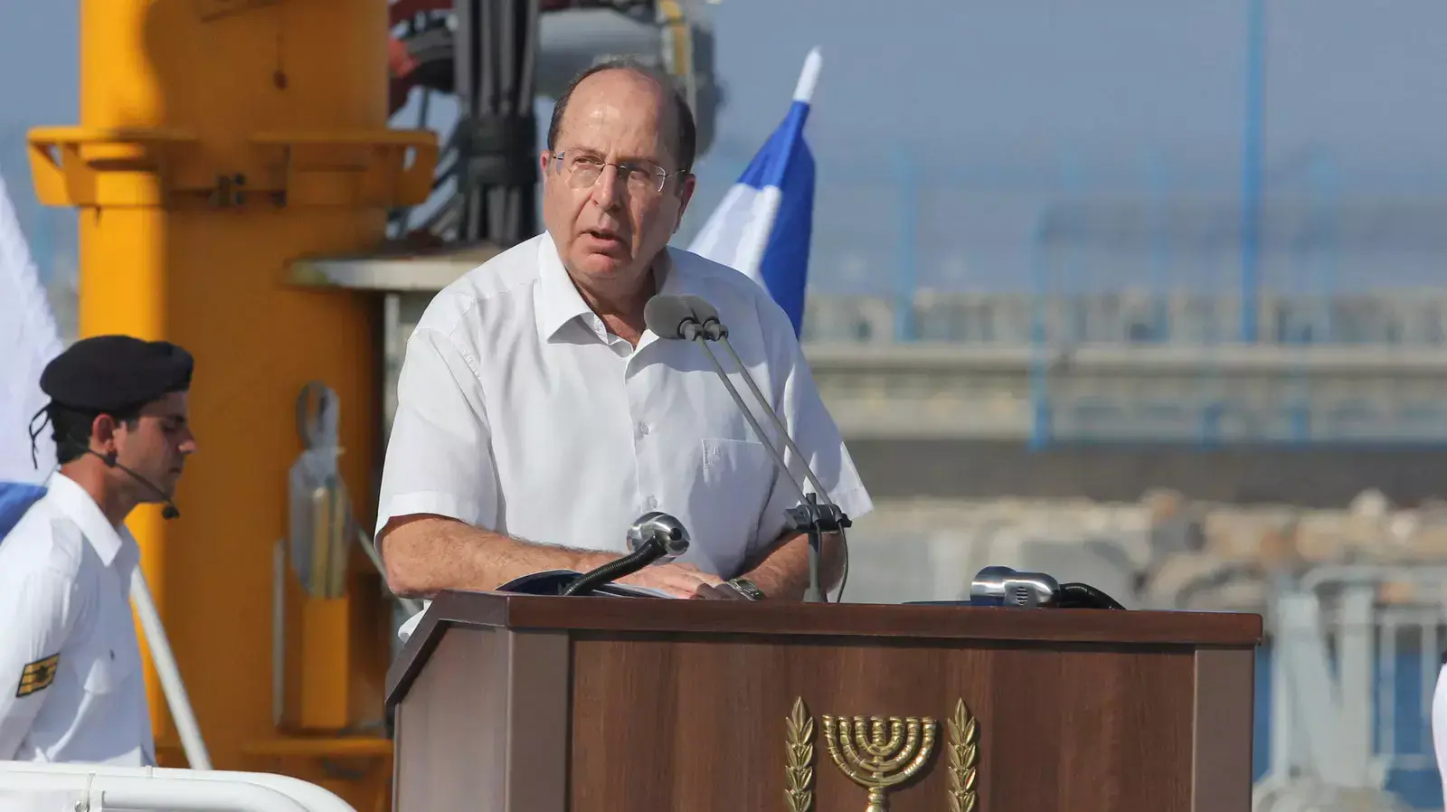 שר מקבל את פני הצוללת החדשה אח"י תנין, נמל חיפה ספטמבר 2014 שר מקבל את פני הצוללת החדשה אח"י תנין, נמל חיפה ספטמבר 2014