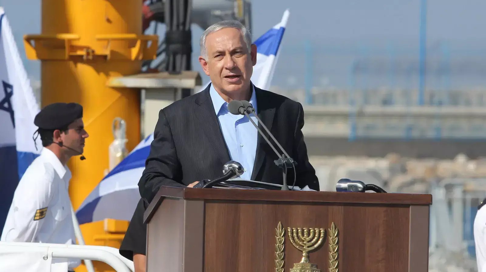 רוה"מ מקבל את פני הצוללת החדשה אח"י תנין, נמל חיפה ספטמבר 2014 רוה"מ מקבל את פני הצוללת החדשה אח"י תנין, נמל חיפה ספטמבר 2014