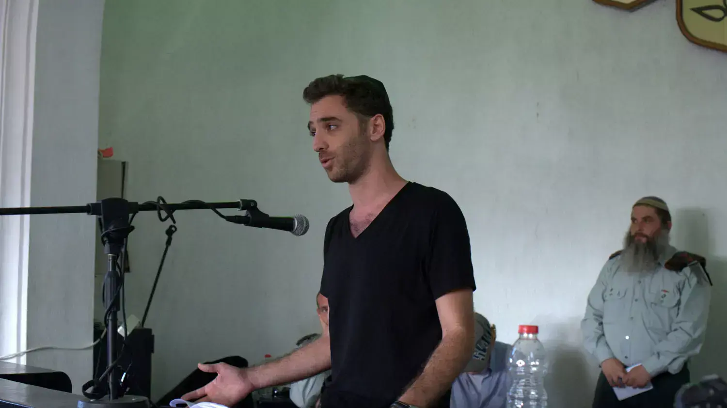 אמנון הררי, נכדו של בכיר המוסד לשעבר מיכאל (מייק) הררי, סופד לסבו, ספטמבר 2014 אמנון הררי, נכדו של בכיר המוסד לשעבר מיכאל (מייק) הררי, סופד לסבו, ספטמבר 2014