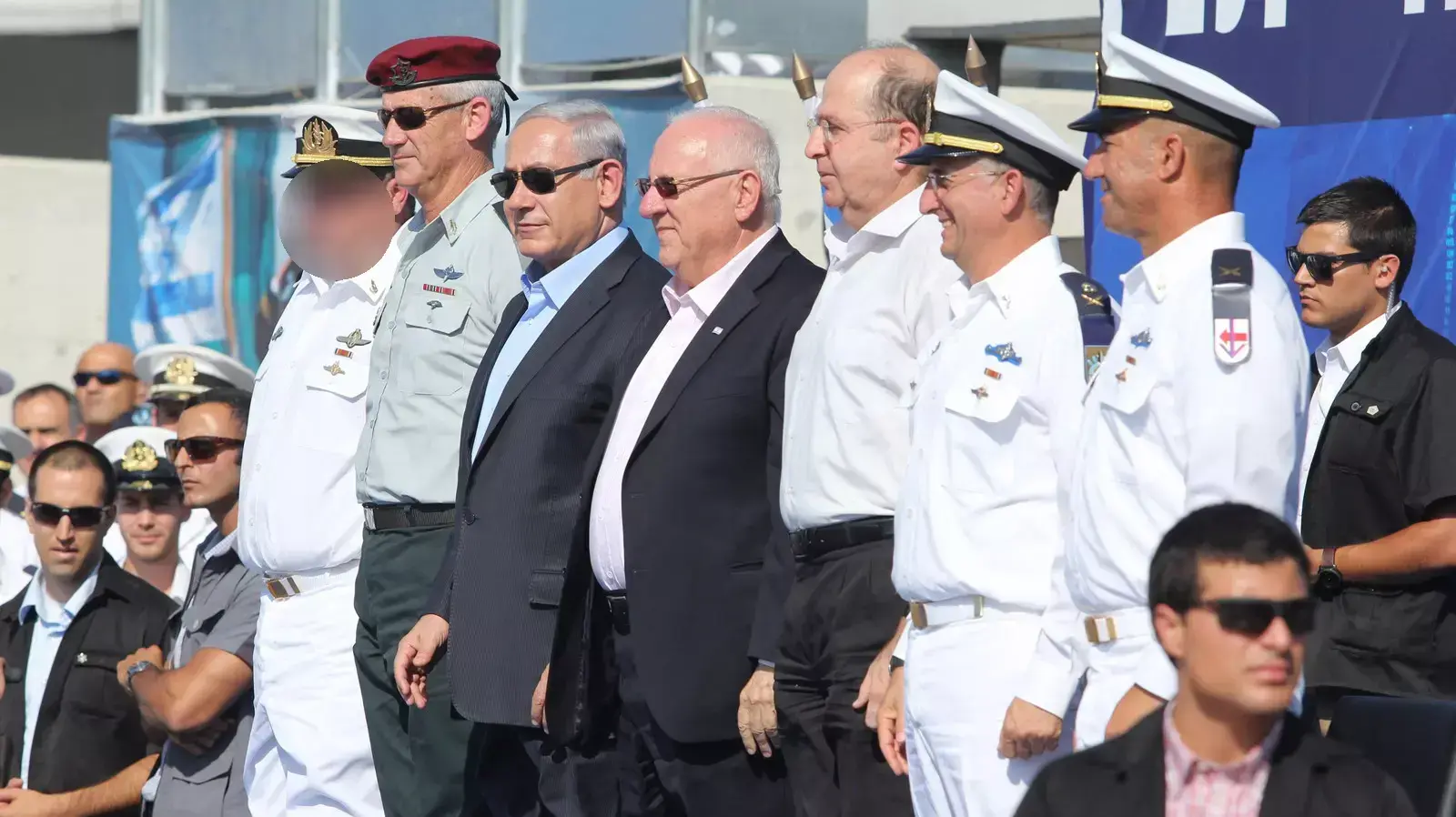 רוה"מ, הנשיא, שר הביטחון והרמטכ"ל מקבלים את פני הצוללת החדשה אח"י תנין, נמל חיפה ספטמבר 2014 רוה"מ, הנשיא, שר הביטחון והרמטכ"ל מקבלים את פני הצוללת החדשה אח"י תנין, נמל חיפה ספטמבר 2014
