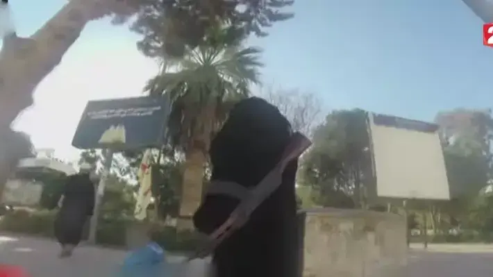 אישה תיעדה את שגרת היום במעוז "המדינה האיסלאמית" בא-רקה שבסוריה אישה תיעדה את שגרת היום במעוז "המדינה האיסלאמית" בא-רקה שבסוריה
