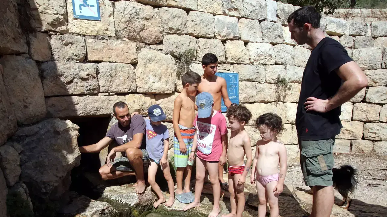 מטיילים במעיינות הסטף מטיילים במעיינות הסטף