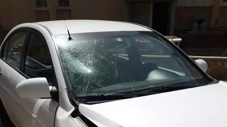מכונית היונדאי אקסנט החשודה במעורבות בתאונה פגע וברח בכביש 27.09.2014 מכונית היונדאי אקסנט החשודה במעורבות בתאונה פגע וברח בכביש 27.09.2014